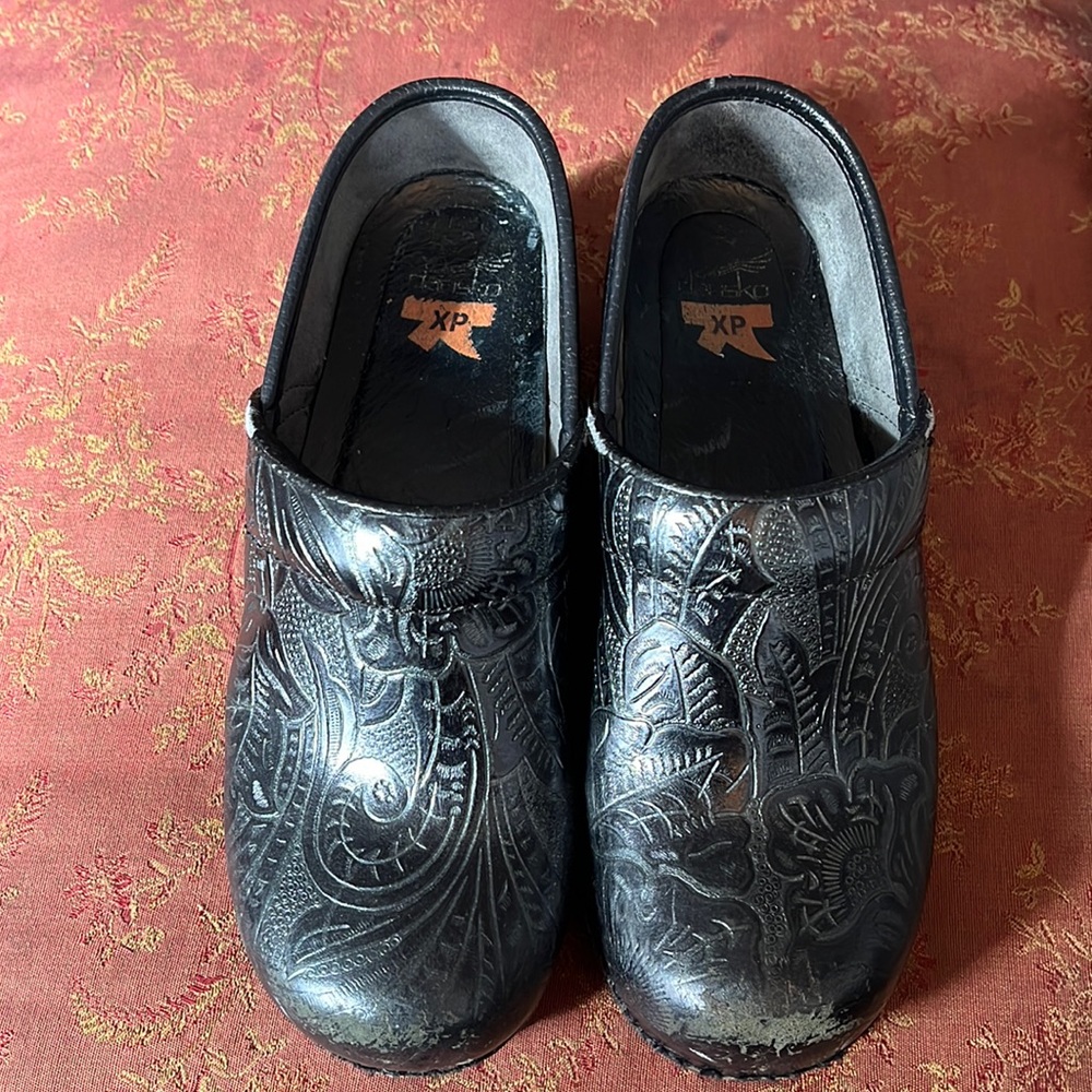 Dansko XP clogs black patterned slip on clogs size 37